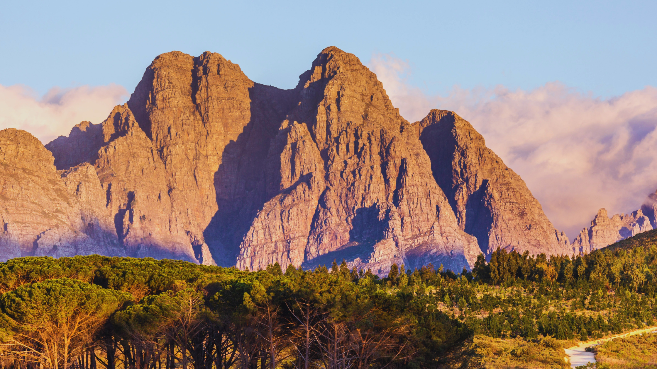 Panoramic image of the Stellenbosch mountains